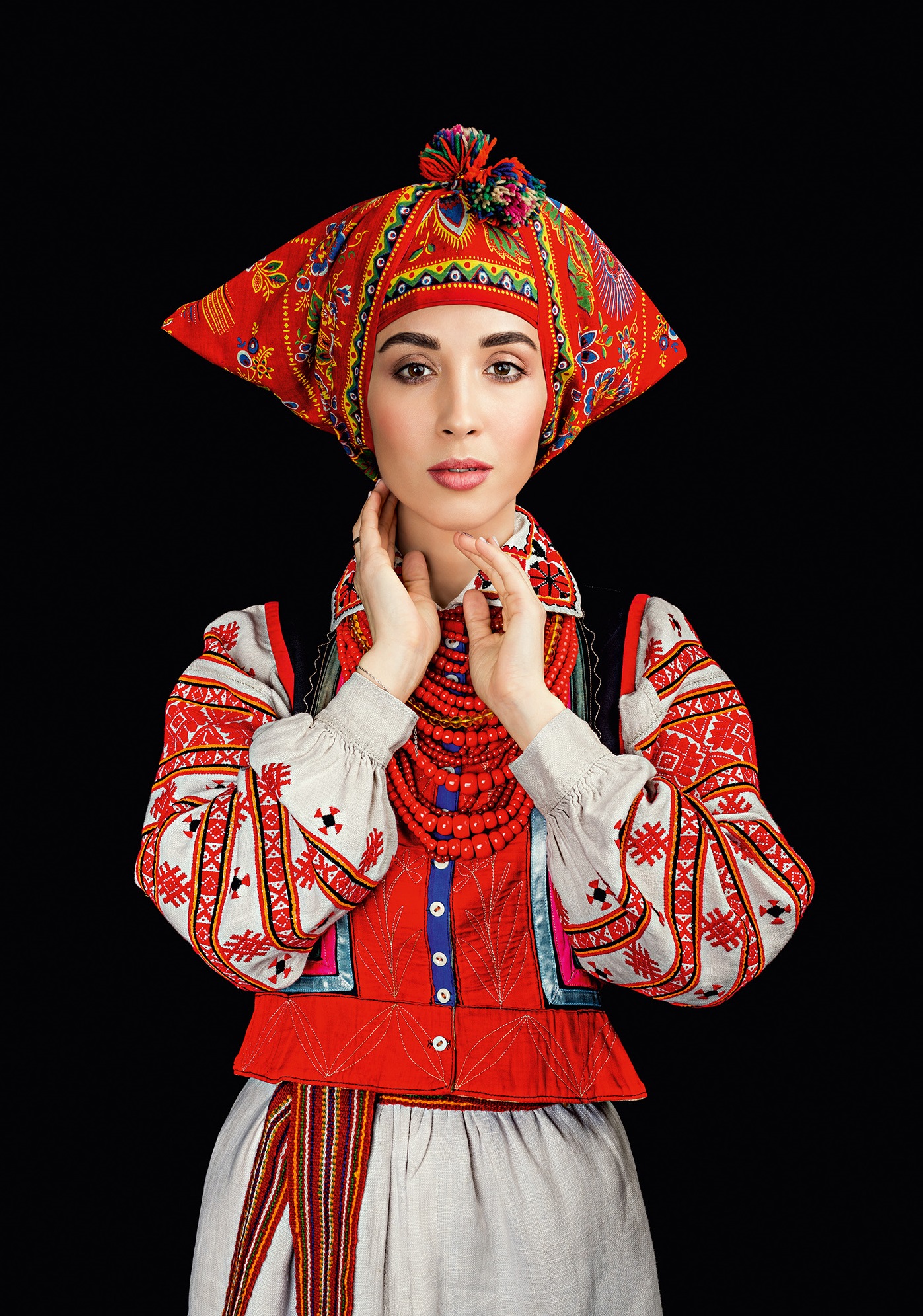 Кароль, Фреймут, Єфросиніна вбралися у розкішне українське вбрання - фото 1