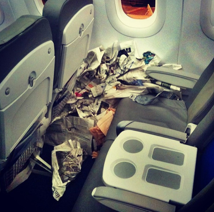 Культурний шок: 30 найогидніших пасажирів літаків (ФОТО 18+) - фото 13