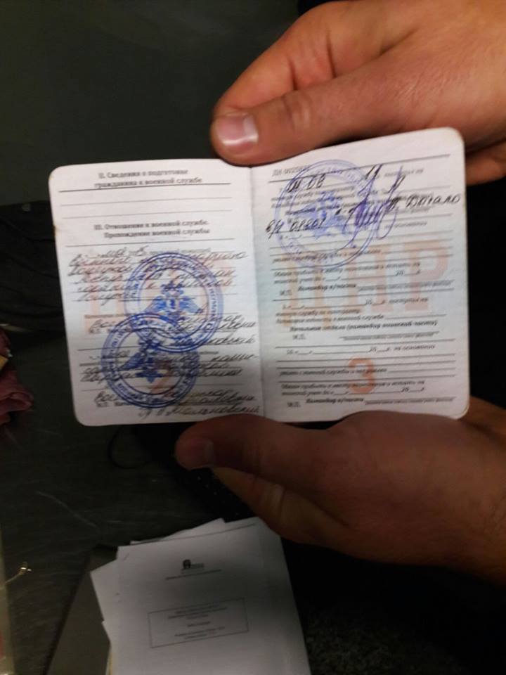 У "Борисполі" затримали найманця з Бразилії, що був у банді Гіві (ФОТО, ВІДЕО) - фото 6