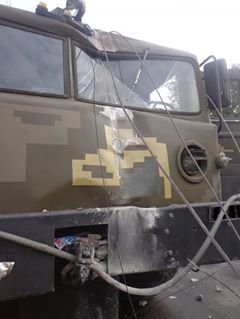На водія військового тягача, що "влетів" в електроопору на Миколаївщині, склали протокол