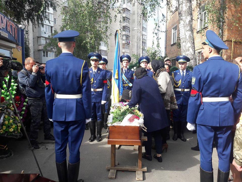 Вінничани попрощались із 25-річним снайпером, що загинув в АТО - фото 1