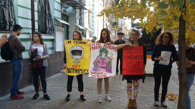 У Харкові пікетують консульство Польщі: протестують проти заборони абортів - фото 1