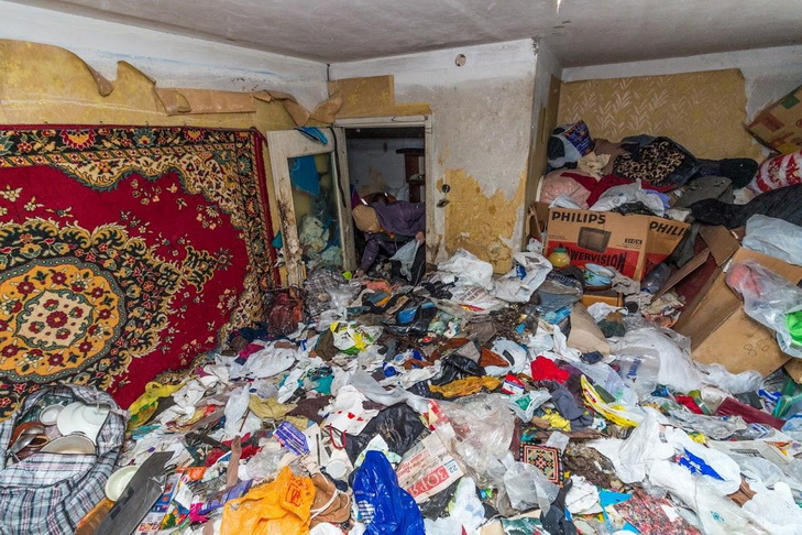У Дніпрі жінка вщент забила свою квартиру сміттям - фото 3