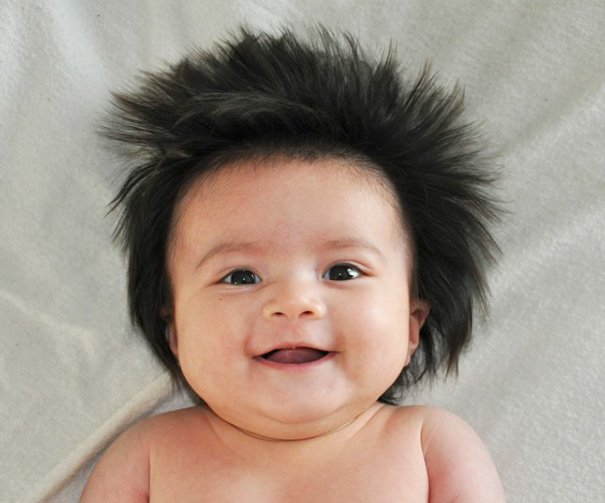 15 малюків, які народилися з суперкрутими зачісками - фото 4