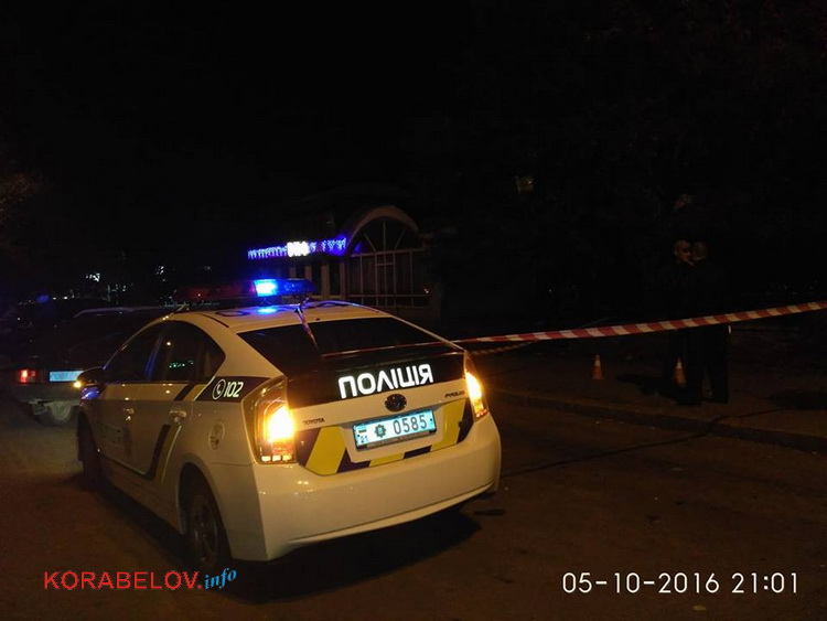 У Миколаєві невідомі вчинили стрілянину біля супермаркету: є постраждалі - фото 1