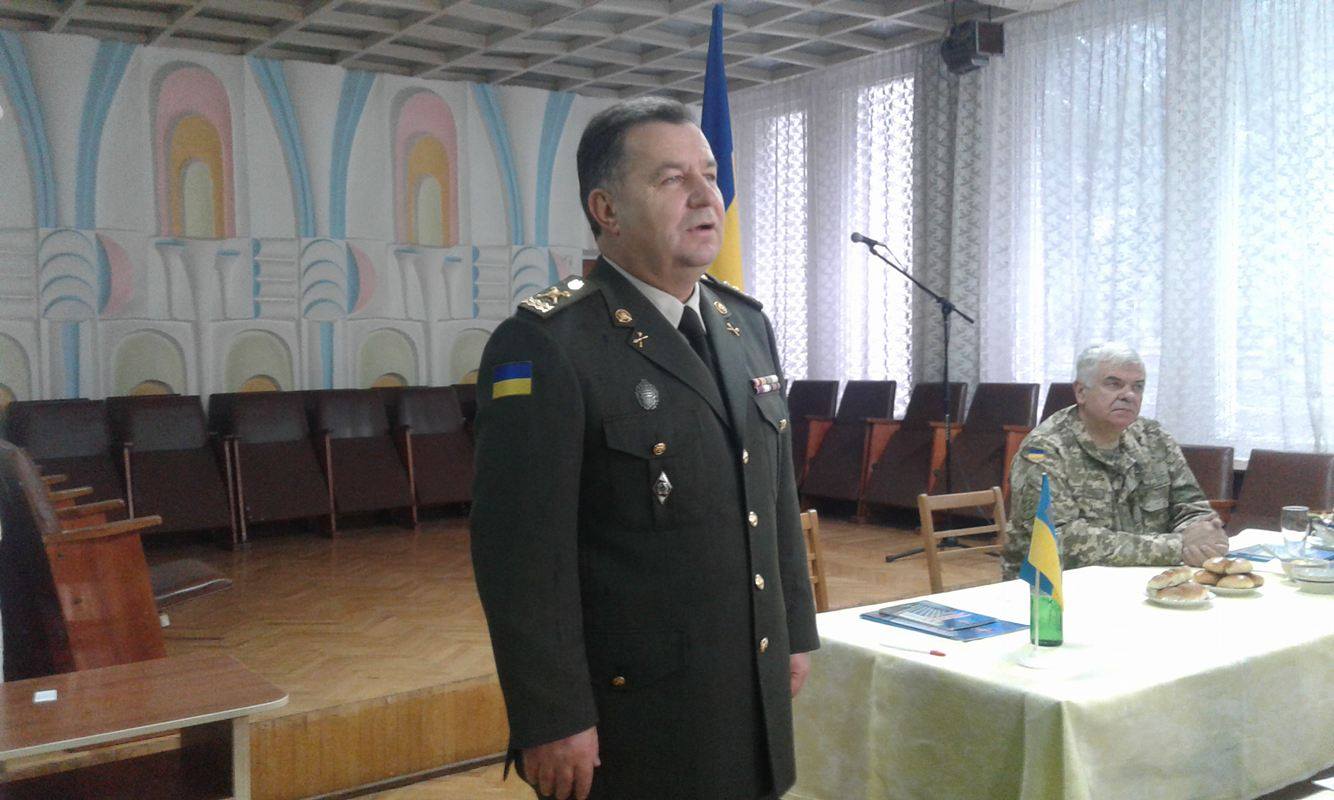 Міністр Полторак роздав пістолети Макарова у Вінниці - фото 2
