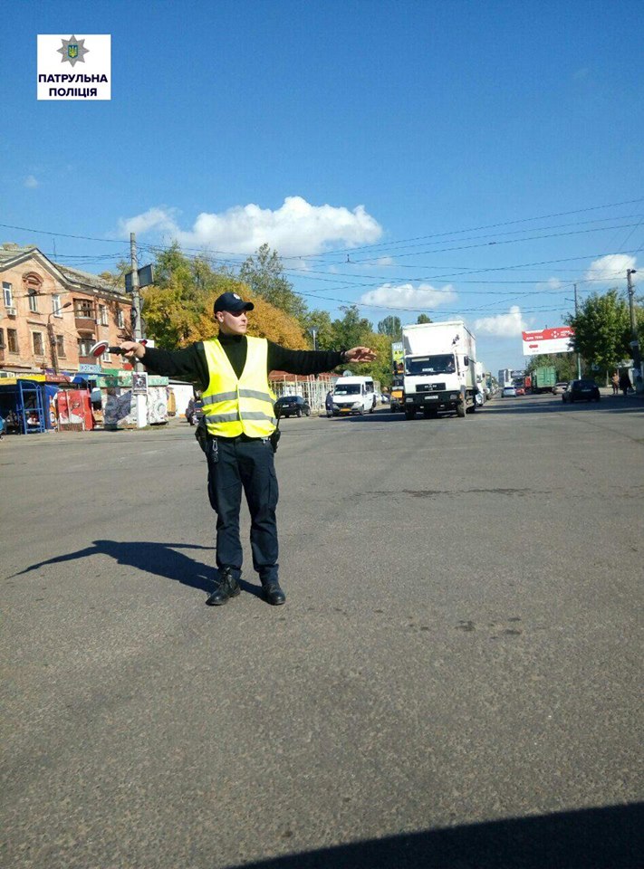 У Миколаєві машини застрягли в заторі через ремонт дороги