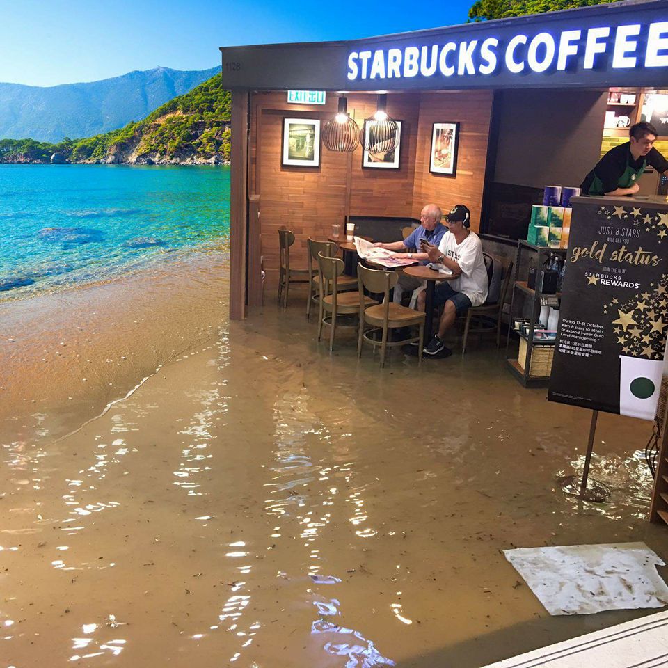 "Дядечко Старбакс": чоловік залишився допивати каву в затопленому торговому центрі - фото 3