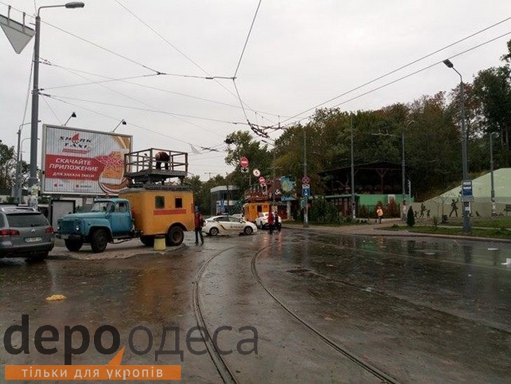В Одесі в Аркадії впав будівельний кран (ФОТО) - фото 2