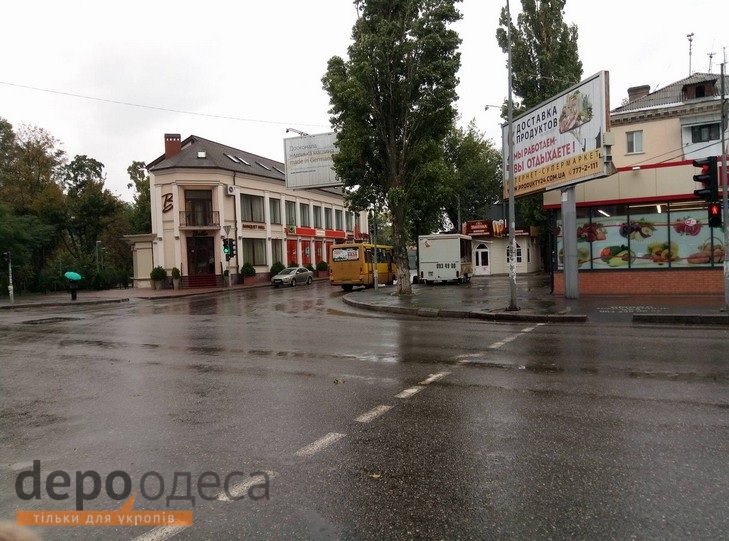 Обіцяної зливи в Одесі досі не відбулося, вулиці спутошив потужний вітер - фото 2