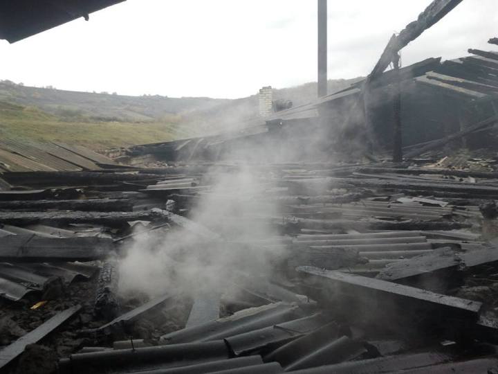 На Воловеччині під час пожежі на заводі загинув чоловік (ФОТО, ВІДЕО) - фото 2