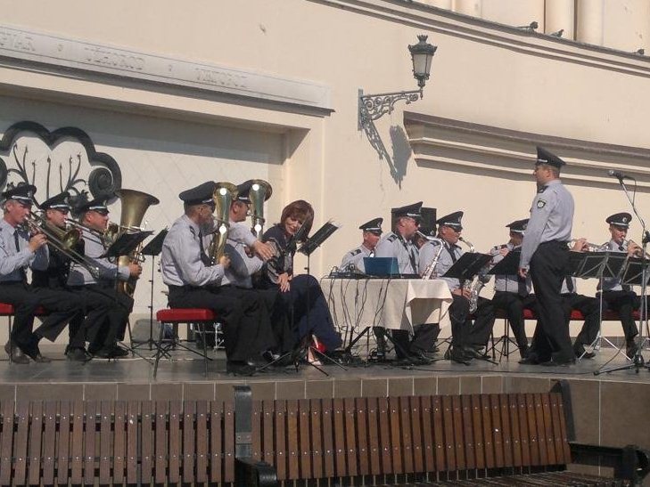Закарпатські поліцейські вчергове продемонстрували, що музиканти з них хороші - фото 1