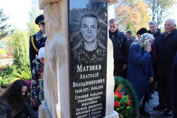 У вінницькому селі встановили пам’ятник одразу двом загиблим Героям  - фото 2