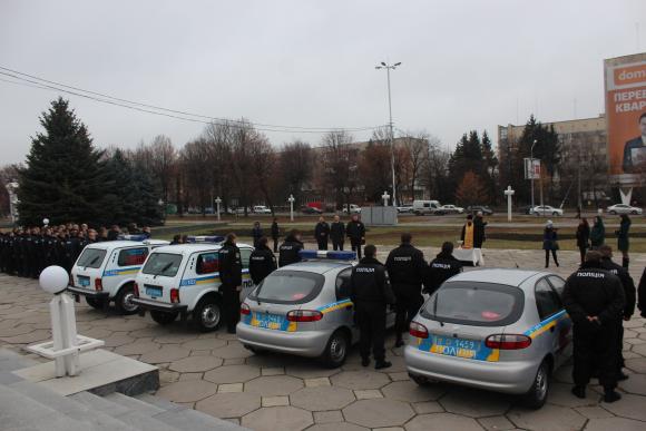 Вінницька поліція охорони похвалилася двома новими "Нивами" і чотирма "Део Сенсами" - фото 3
