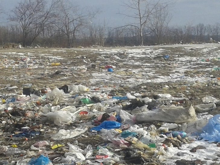 На Буковині облаштували сміттєзвалище у 200-х метрах від річки - фото 2