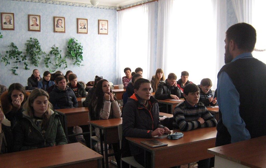 У "ДНР" діти сидять у холодних школах, бо Захарченко "хунті" вугілля продав - фото 2