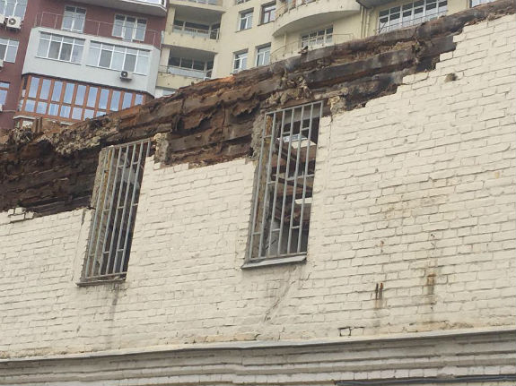 У Києві можуть зрівняти з землею ще один старовинний будинок  - фото 3