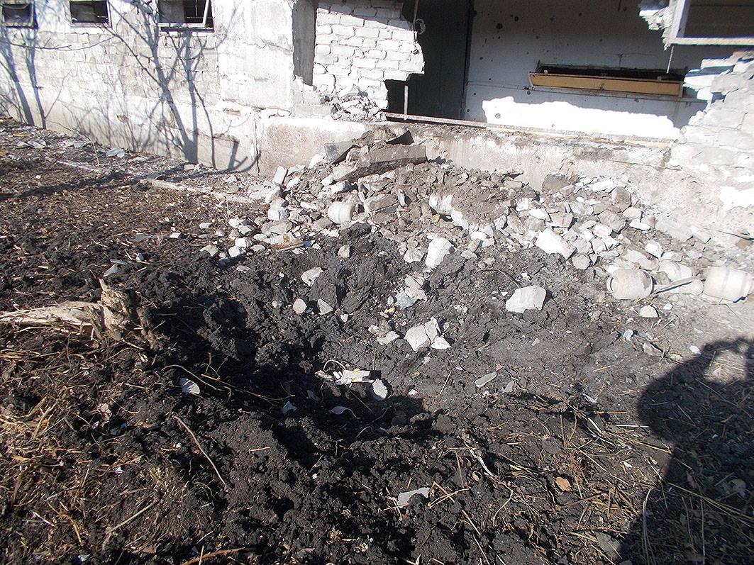 Трагедія біля Авдіївки: терористи знищили обстрілом ферму та працівника (ФОТО 18+) - фото 3