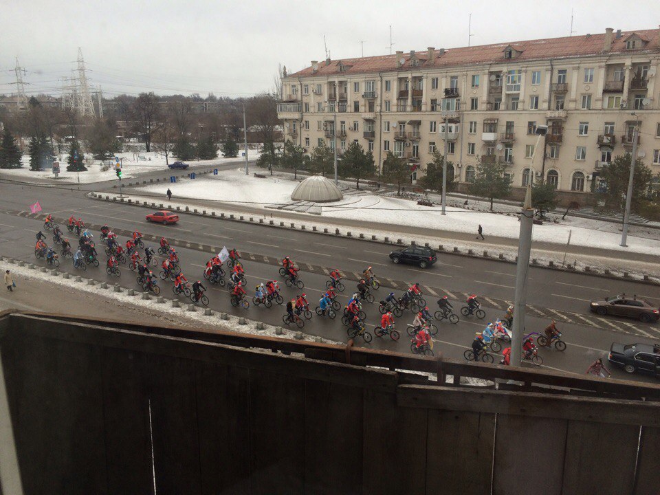 "Діди Морози" влаштували велопробіг центром Запоріжжя - фото 2