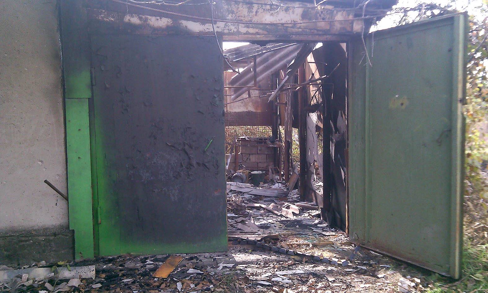 Терористи артилерією знищили вулицю у Водяному, є постраждалі (ФОТО) - фото 8
