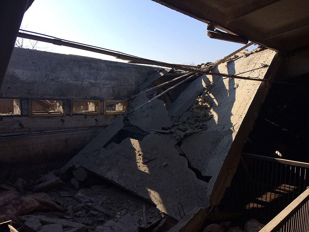 Трагедія біля Авдіївки: терористи знищили обстрілом ферму та працівника (ФОТО 18+) - фото 5