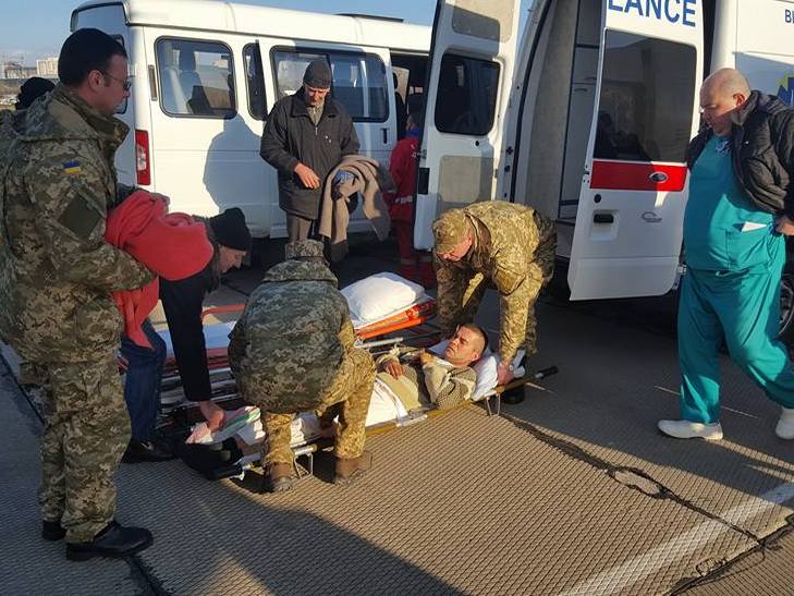 До Одеси прибув борт з пораненими бійцями АТО (ФОТО) - фото 2