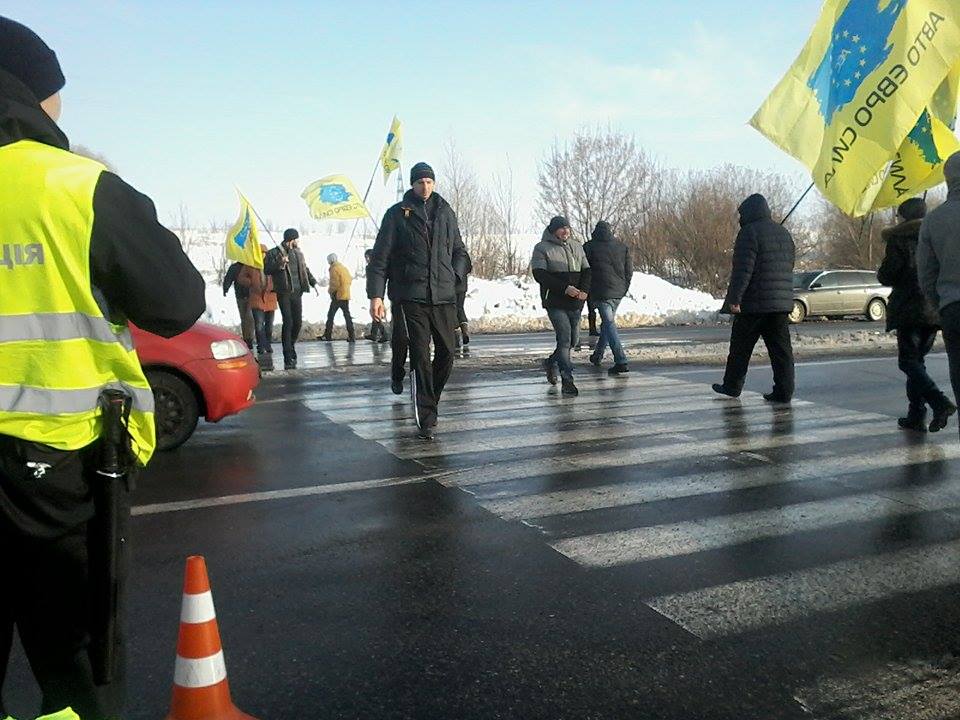 Водії-пересічники перекрили трасу Хмельницький-Вінниця - фото 1