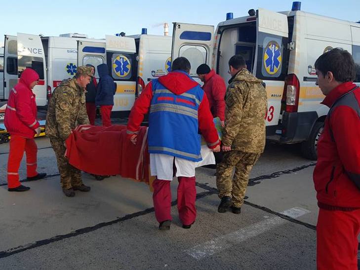 До Одеси прибув борт з пораненими бійцями АТО (ФОТО) - фото 1