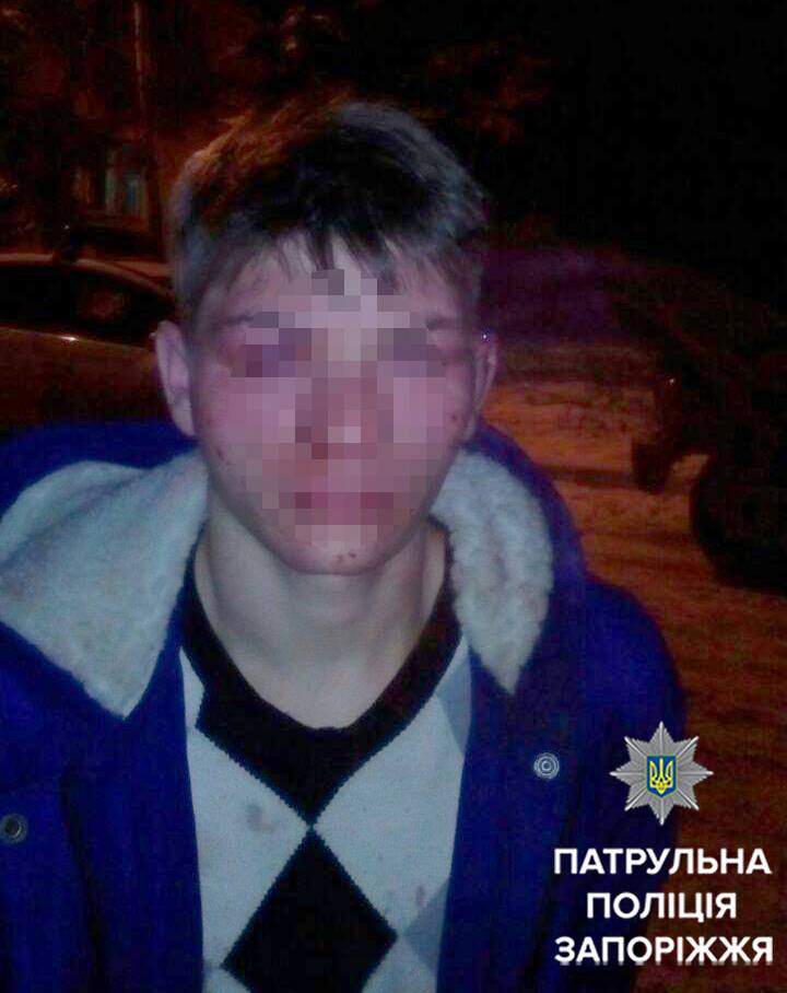 У Запоріжжі 18-річний хлопець влаштував погром у супермаркеті - фото 2 У Запоріжжі 18-річний хлопець влаштував погром у супермаркеті - фото 2
