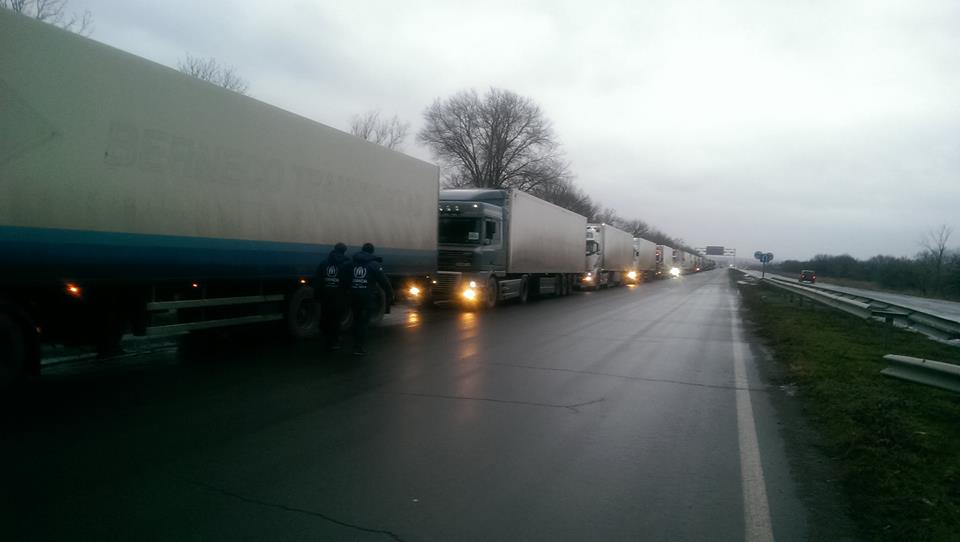 В окупований Луганськ прибули 54 фури гуманітарного конвою від ООН (ФОТО) - фото 1