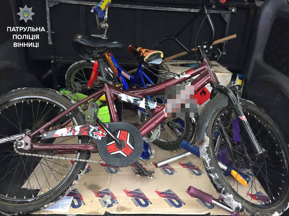 Двоє вінничан накрали дитячих велосипедів і втікали на "Мерсі" - фото 3