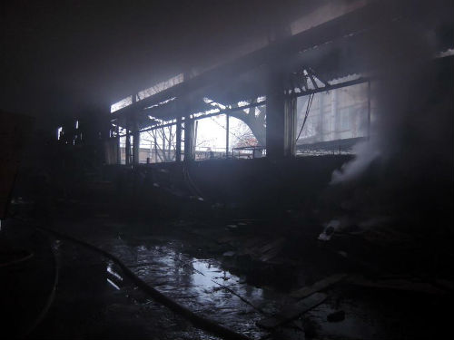 Вночі раптово загорівся столичний завод імені Лепсе - фото 2