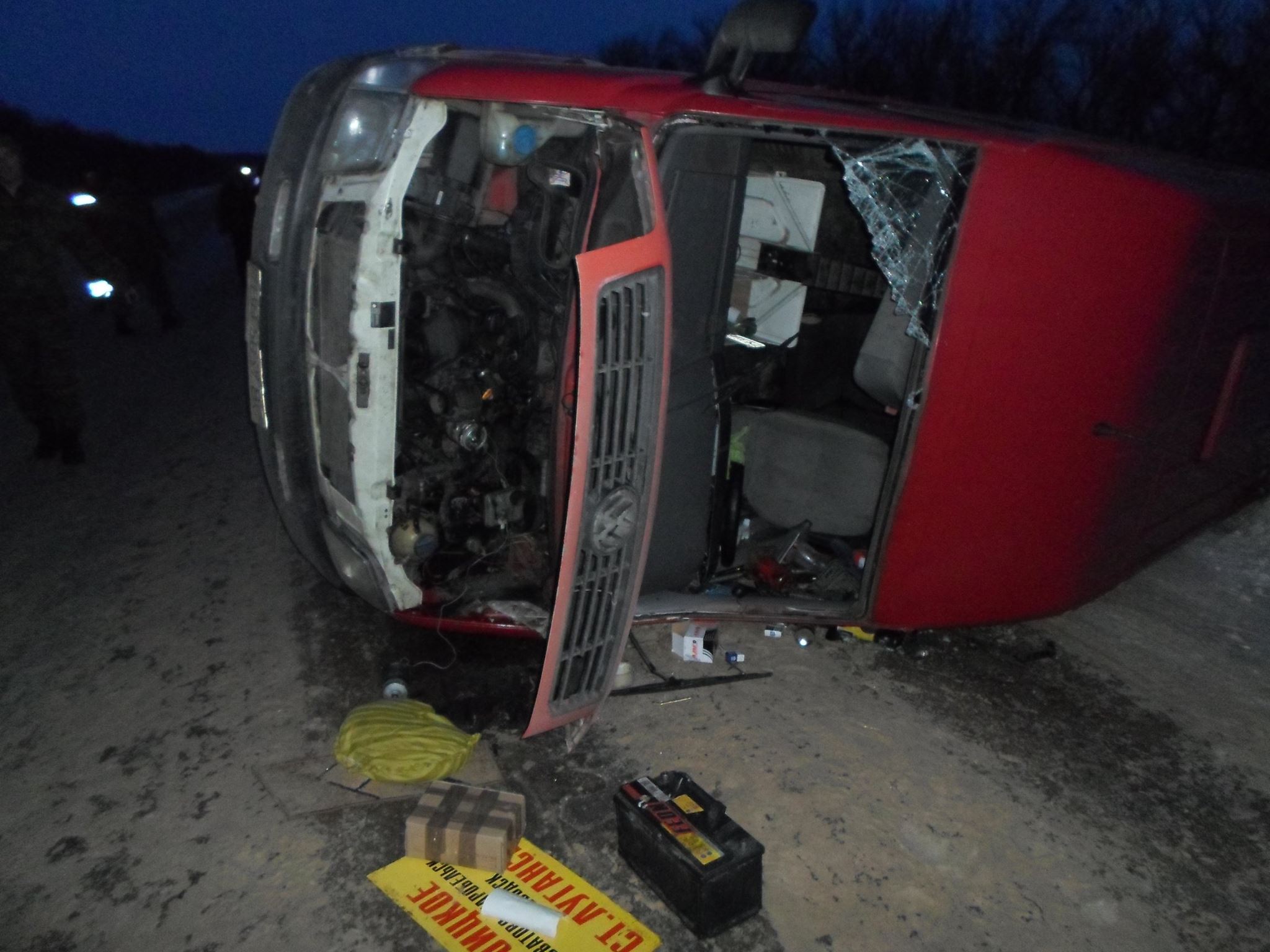 На Луганщині перекинувся рейсовий автобус: 5 постраждалих (ФОТО) - фото 2