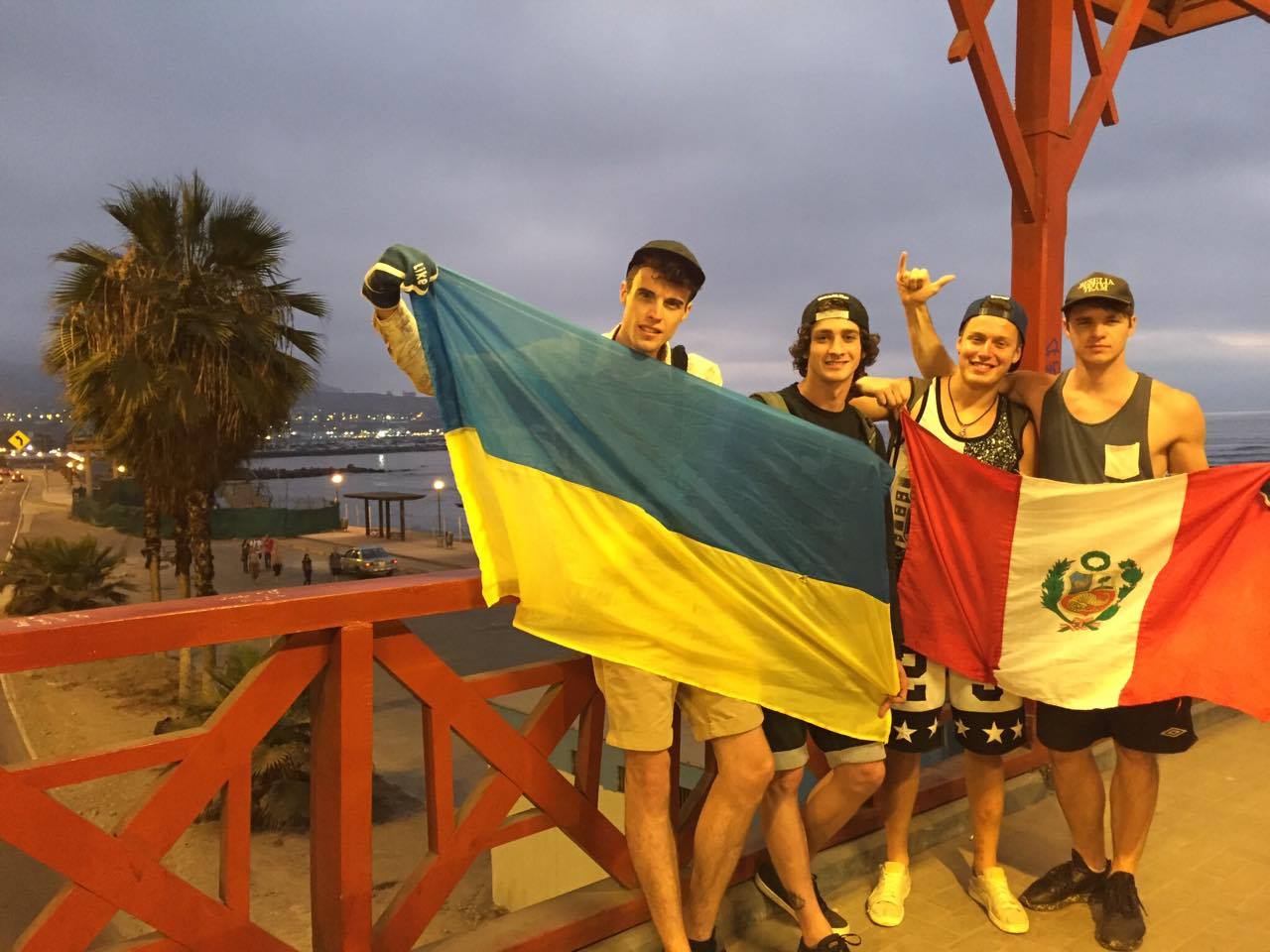 Одесит на краю світу розгорнув український прапор (ФОТО) - фото 1