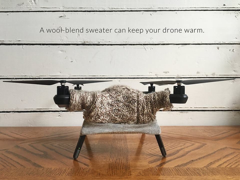 Американка шиє светри для дронів, щоб вони не мерзли - фото 1