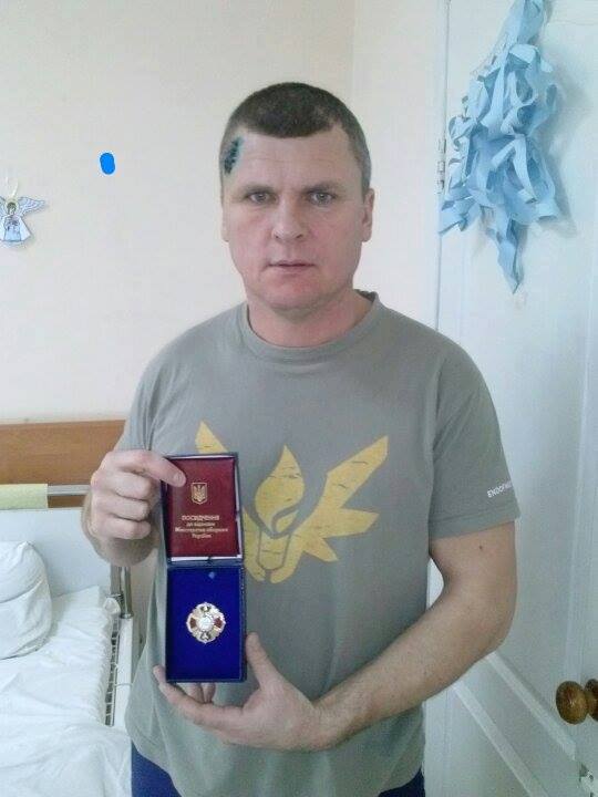Полторак нагородив поранених бійців зі Світлодарської дуги - фото 1