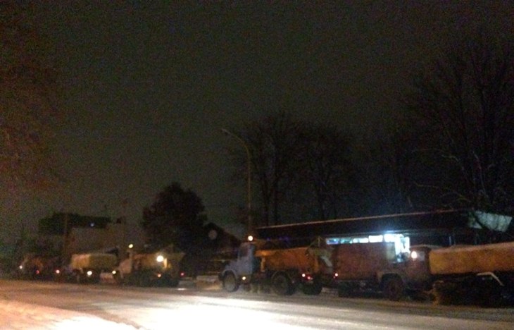 Вночі Ужгород розчищали від снігових завалів - фото 1