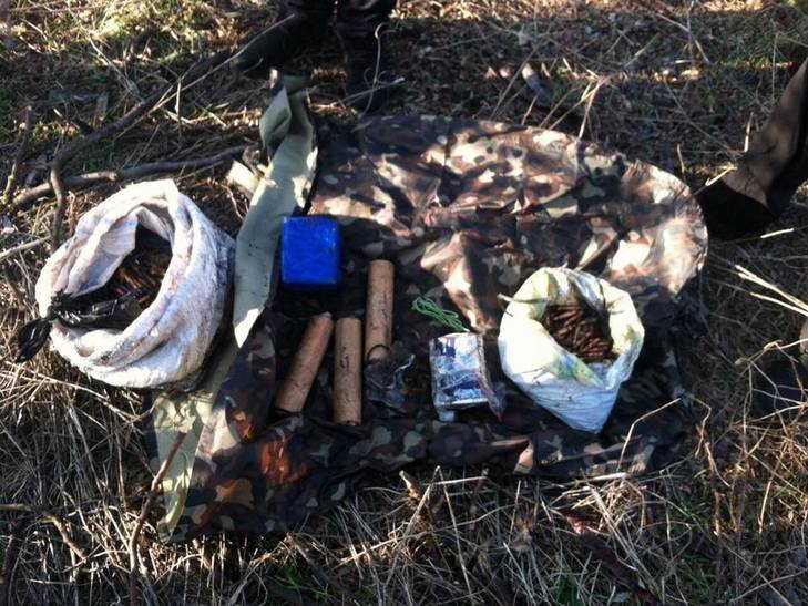 Біля військової частини в передмісті Одеси оперативники СБУ виявили схрон з боєприпасами - фото 1
