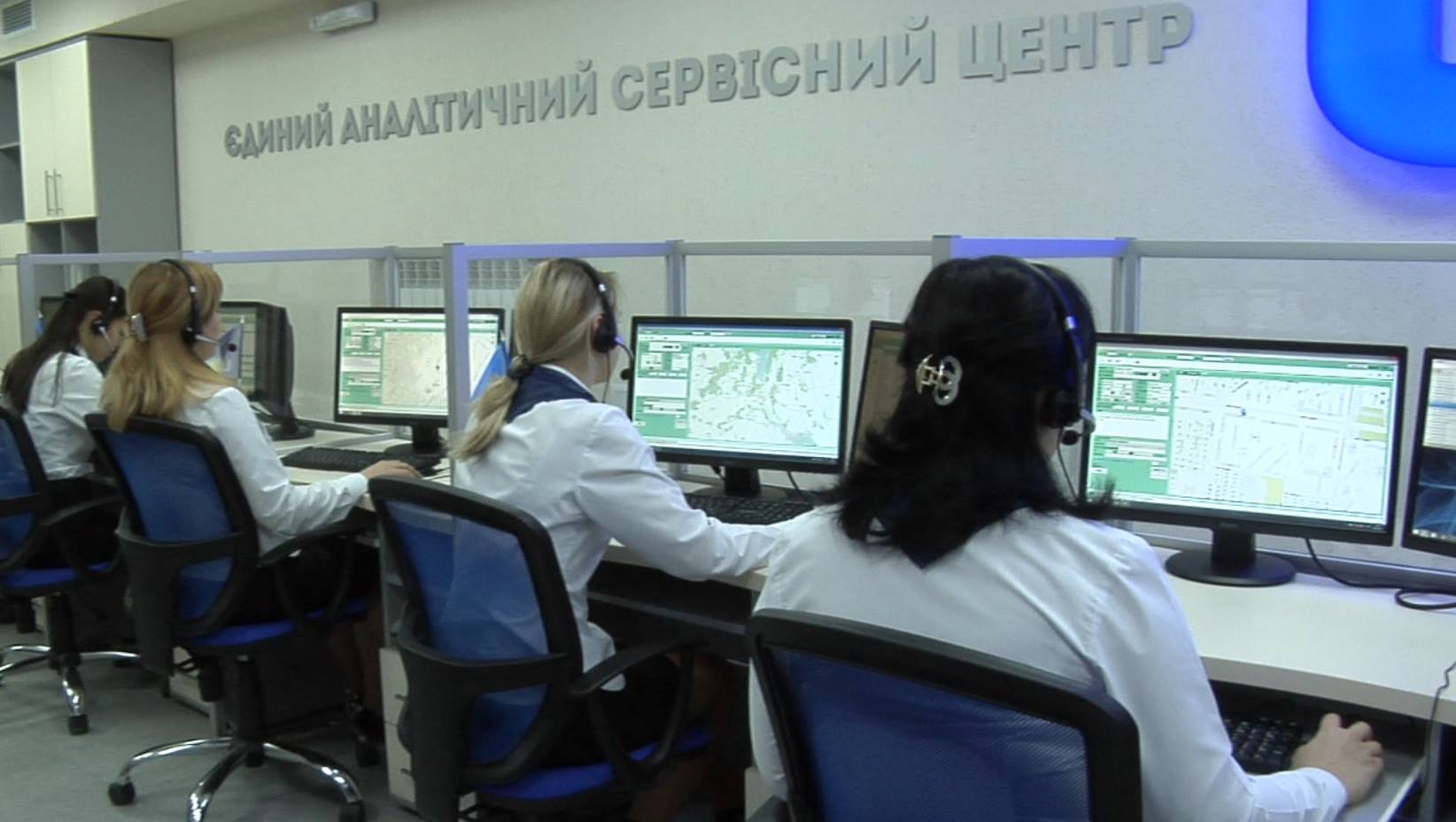 На Донеччині поліцейські похвалилися сучасним аналітичним центром (ФОТО) - фото 1