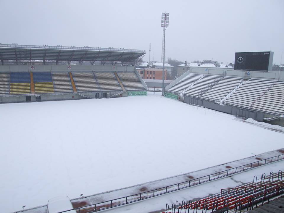Як виглядає вкрите снігом головне футбольне поле Запоріжжя - фото 2