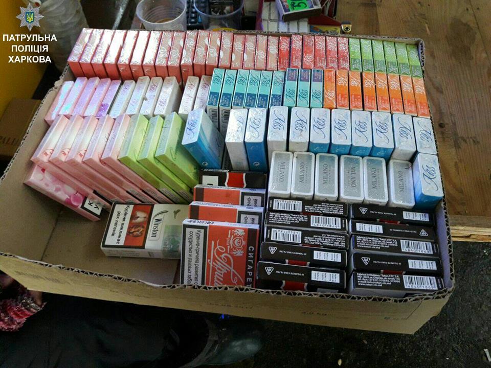 У Харкові копи віддали "ліві" цигарки власнику "на зберігання" (ФОТО)  - фото 1
