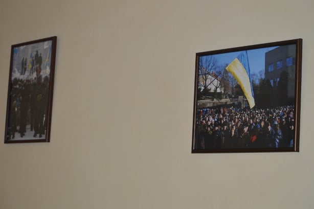У Закарпатській ОДА показують виставку до Дня Свободи та Гідності - фото 1