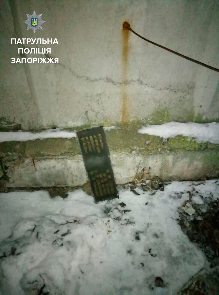 У Запоріжжі вандал зідрав табличку з пам'ятника героям війни - фото 2