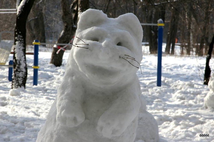 У Дніпрі з’явився "зоопарк" снігових скульптур - фото 3