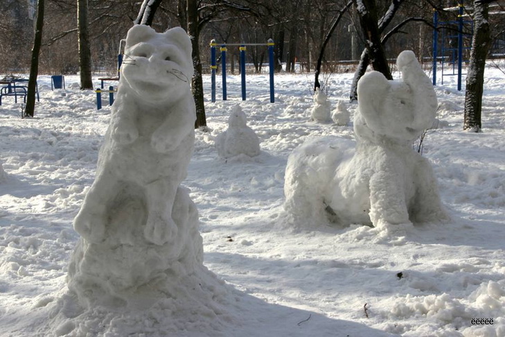 У Дніпрі з’явився "зоопарк" снігових скульптур - фото 1