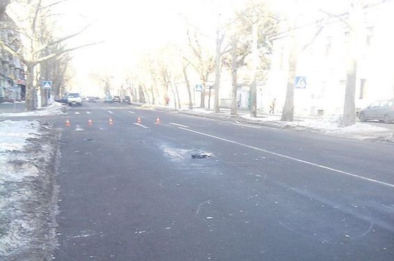 У центрі Миколаєва під колесами авто опинилася жінка