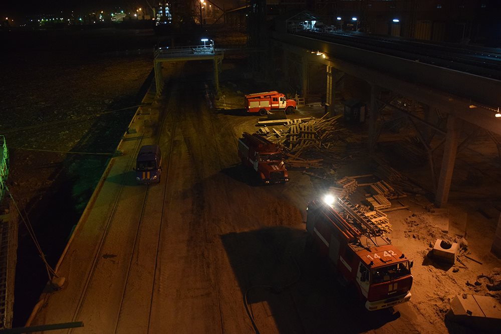 У Миколаєві сталася пожежа на території стивідорної компанії в морпорту