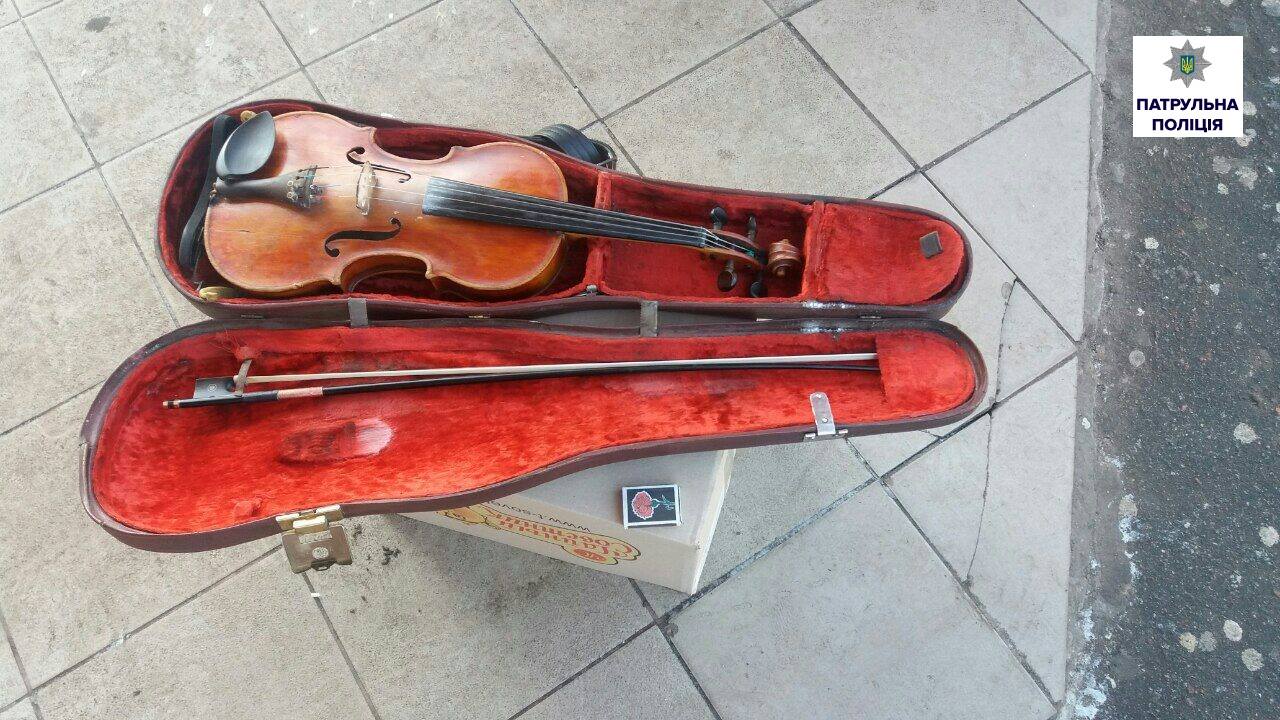 У скрипаля біля миколаївського супермаркета знайшли коноплю