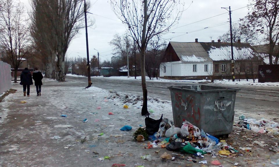 "Неначе опинився у Львові": запоріжці скаржаться на гори сміття на вулицях - фото 2