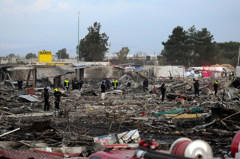 Внаслідок вибухів на ринку піротехнікі в Мексиці зросла кількість жертв (ФОТО, ВІДЕО) - фото 2